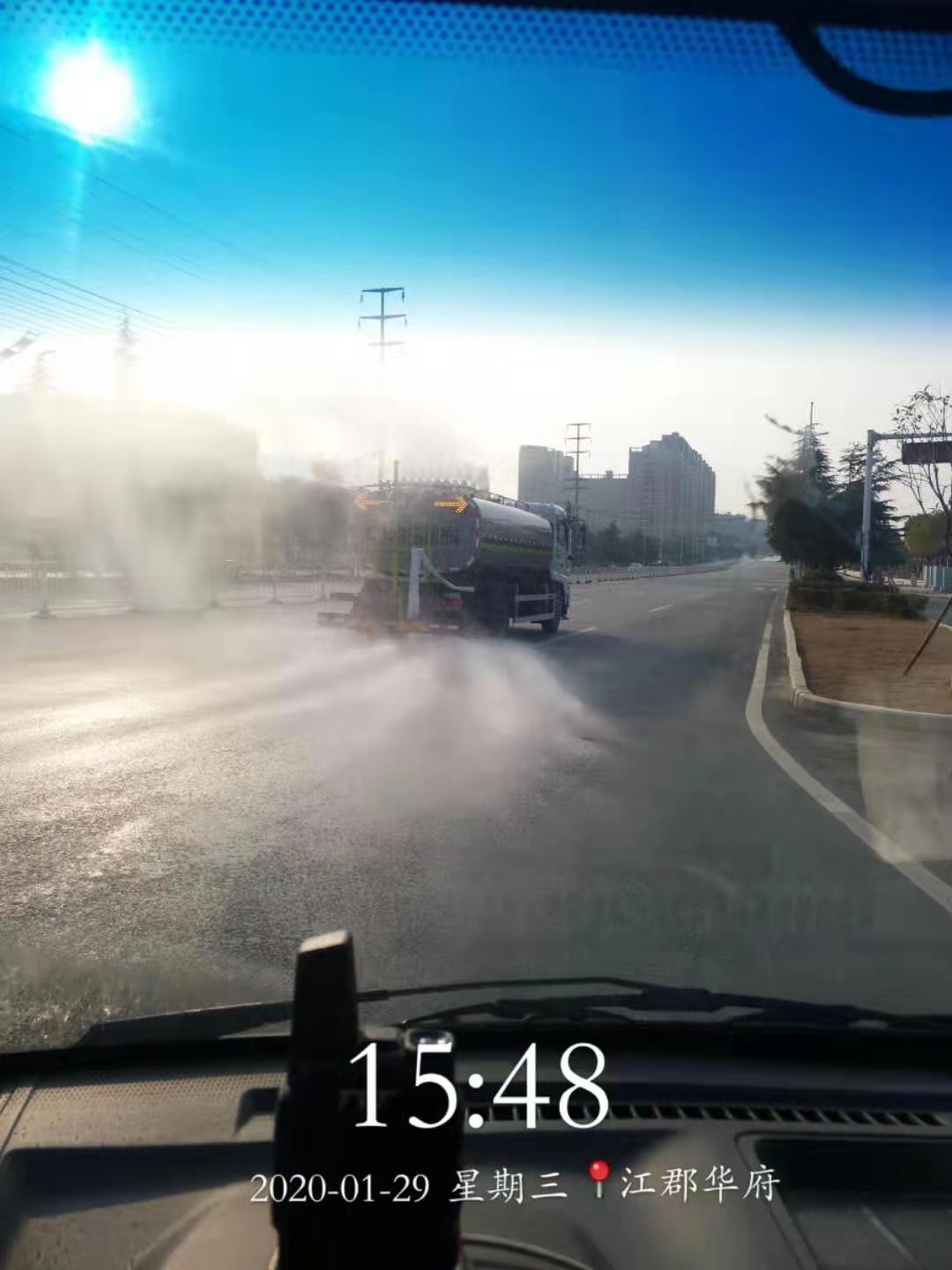 抗疫一线丨威廉希尔15台清洁消毒车开始作业