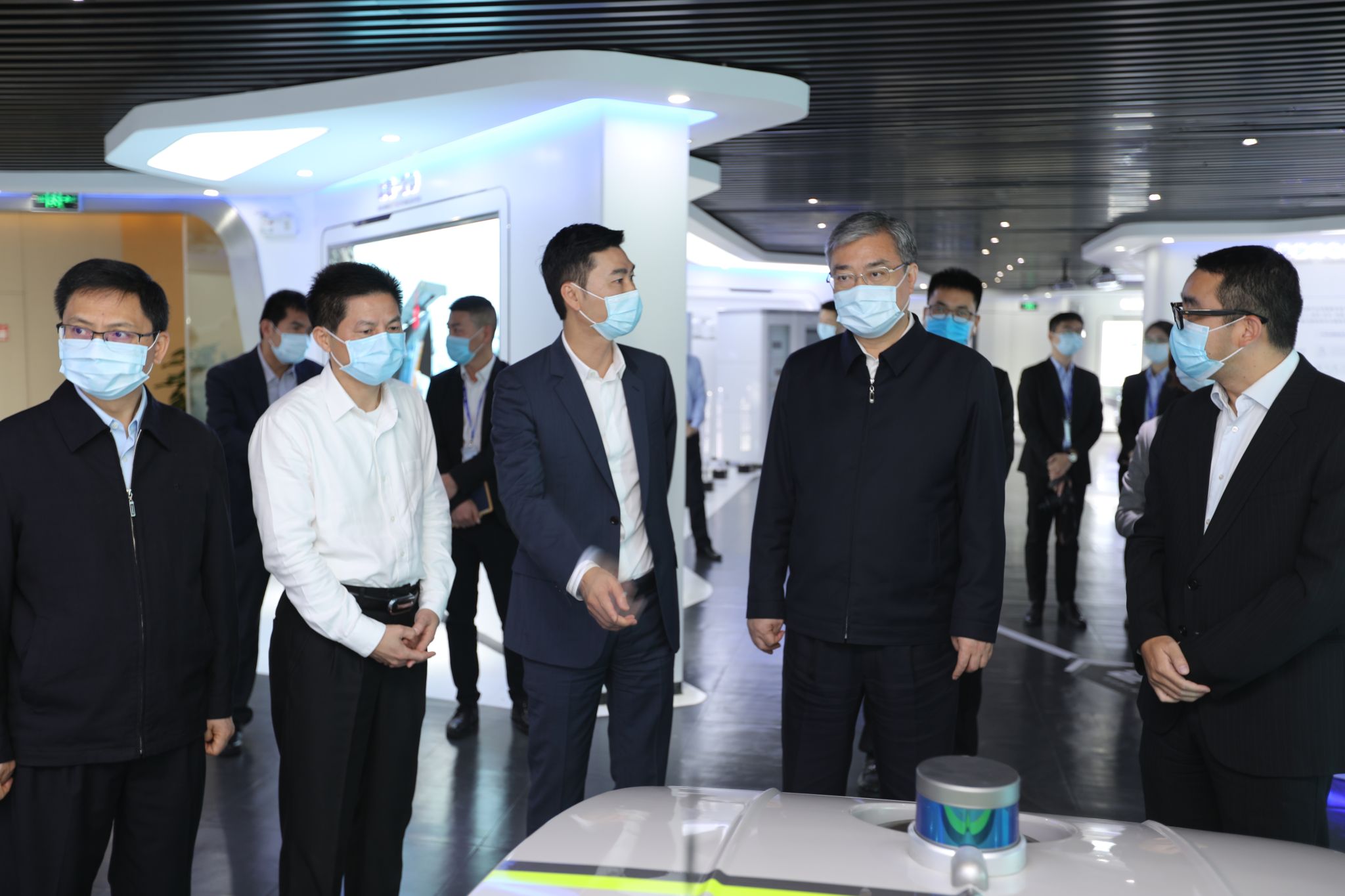 佛山市委书记鲁毅调研威廉希尔，鼓励企业再接再厉创新高