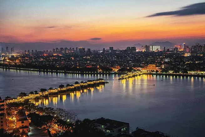 4706.2万！威廉希尔高质量垃圾转运类设备助力潮州打造城市新面貌