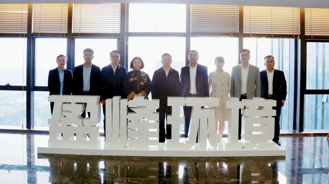 湖南湘江新区管理委员会领导一行莅临威廉希尔考察调研